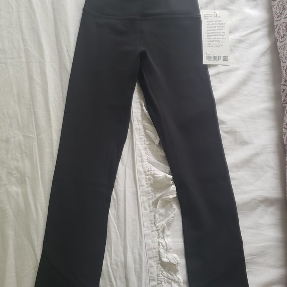 Align High Rise Scallop Crop - Picture 2 of 3